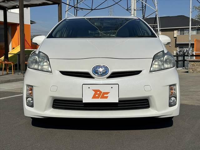 プリウス 　禁煙車　車検整備付　プッシュスタート　スマートキー　ＥＴＣ　オートライト　フォグランプ　カップホルダー付コンソールボックス　ウィンカーミラー　後席アームレスト　シートリフター　マット　サイドバイザー（9枚目）