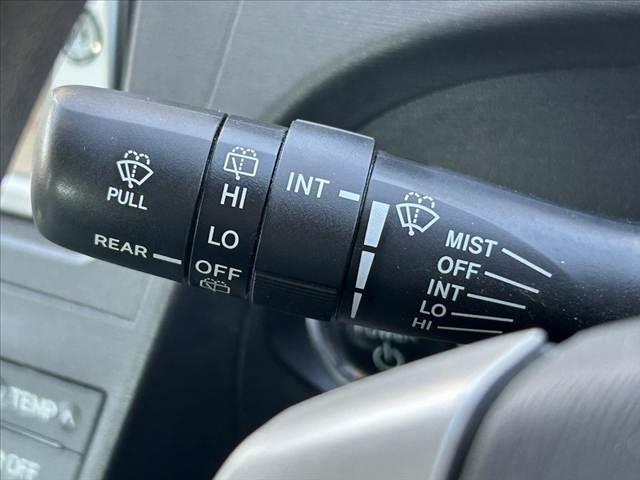 プリウス 　禁煙車　車検整備付　プッシュスタート　スマートキー　ＥＴＣ　オートライト　フォグランプ　カップホルダー付コンソールボックス　ウィンカーミラー　後席アームレスト　シートリフター　マット　サイドバイザー（21枚目）