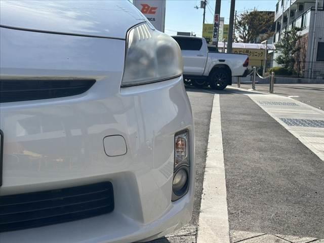 プリウス 　禁煙車　車検整備付　プッシュスタート　スマートキー　ＥＴＣ　オートライト　フォグランプ　カップホルダー付コンソールボックス　ウィンカーミラー　後席アームレスト　シートリフター　マット　サイドバイザー（29枚目）