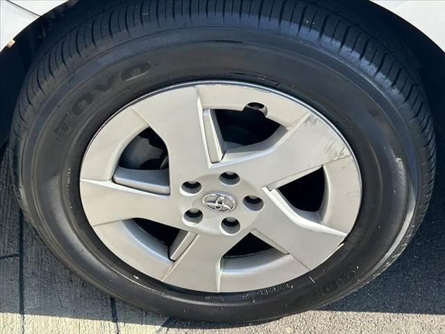 プリウス 　禁煙車　車検整備付　プッシュスタート　スマートキー　ＥＴＣ　オートライト　フォグランプ　カップホルダー付コンソールボックス　ウィンカーミラー　後席アームレスト　シートリフター　マット　サイドバイザー（32枚目）