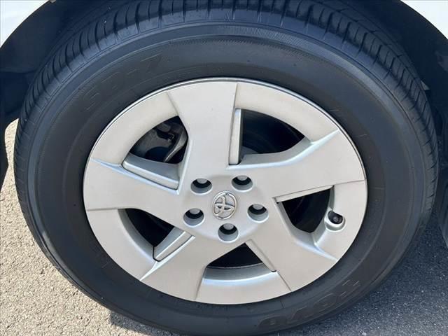 プリウス 　禁煙車　車検整備付　プッシュスタート　スマートキー　ＥＴＣ　オートライト　フォグランプ　カップホルダー付コンソールボックス　ウィンカーミラー　後席アームレスト　シートリフター　マット　サイドバイザー（34枚目）