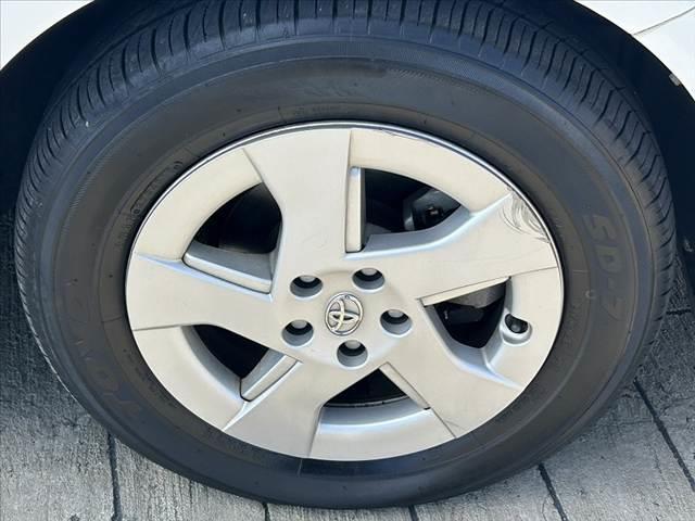 プリウス 　禁煙車　車検整備付　プッシュスタート　スマートキー　ＥＴＣ　オートライト　フォグランプ　カップホルダー付コンソールボックス　ウィンカーミラー　後席アームレスト　シートリフター　マット　サイドバイザー（35枚目）