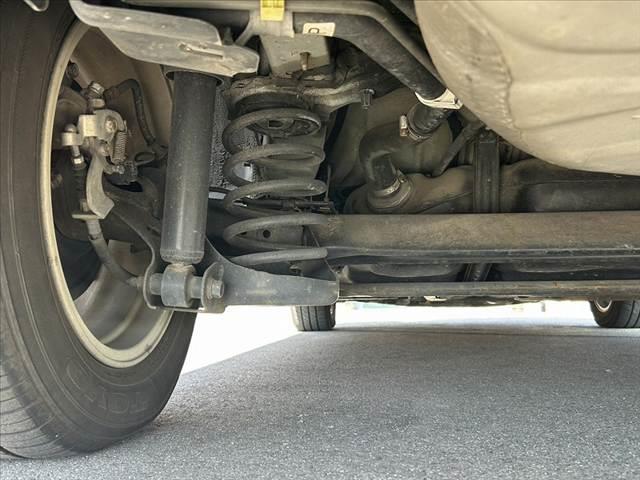 プリウス 　禁煙車　車検整備付　プッシュスタート　スマートキー　ＥＴＣ　オートライト　フォグランプ　カップホルダー付コンソールボックス　ウィンカーミラー　後席アームレスト　シートリフター　マット　サイドバイザー（38枚目）