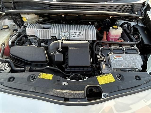 プリウス 　禁煙車　車検整備付　プッシュスタート　スマートキー　ＥＴＣ　オートライト　フォグランプ　カップホルダー付コンソールボックス　ウィンカーミラー　後席アームレスト　シートリフター　マット　サイドバイザー（39枚目）