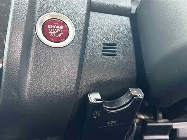 フィット １３Ｇ・Ｆパッケージ　中期　禁煙車　車検整備付　社外ディスプレイオーディオ　バックモニター　ＢＴ　Ａストップ　スマートキーＸ２　ＥＴＣ　ドラレコ　Ｐガラス　Ｆハーフシェイドウィンドウ　チルトステア　シートリフター（6枚目）