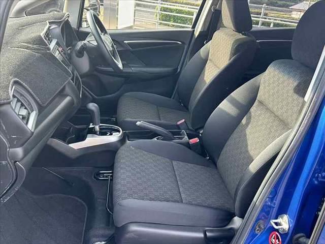 フィット １３Ｇ・Ｆパッケージ　中期　禁煙車　車検整備付　社外ディスプレイオーディオ　バックモニター　ＢＴ　Ａストップ　スマートキーＸ２　ＥＴＣ　ドラレコ　Ｐガラス　Ｆハーフシェイドウィンドウ　チルトステア　シートリフター（17枚目）
