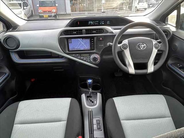 アクア S 禁煙車 車検整備付 スマートキーX2 オートライト 純正SDナビ フルセグ BT DVD Bカメラ ステリモ FRドラレコ ETC チルトステア シートリフター 電格ミラーウインカー アームレスト(2枚目)
