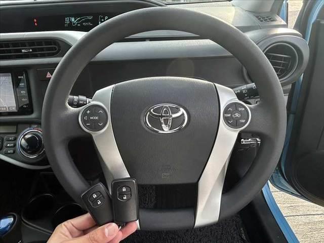 アクア S 禁煙車 車検整備付 スマートキーX2 オートライト 純正SDナビ フルセグ BT DVD Bカメラ ステリモ FRドラレコ ETC チルトステア シートリフター 電格ミラーウインカー アームレスト(6枚目)