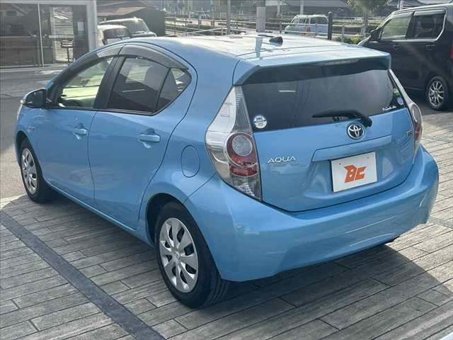 アクア S 禁煙車 車検整備付 スマートキーX2 オートライト 純正SDナビ フルセグ BT DVD Bカメラ ステリモ FRドラレコ ETC チルトステア シートリフター 電格ミラーウインカー アームレスト(14枚目)