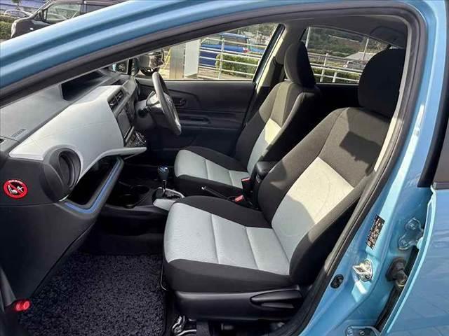 アクア S 禁煙車 車検整備付 スマートキーX2 オートライト 純正SDナビ フルセグ BT DVD Bカメラ ステリモ FRドラレコ ETC チルトステア シートリフター 電格ミラーウインカー アームレスト(17枚目)