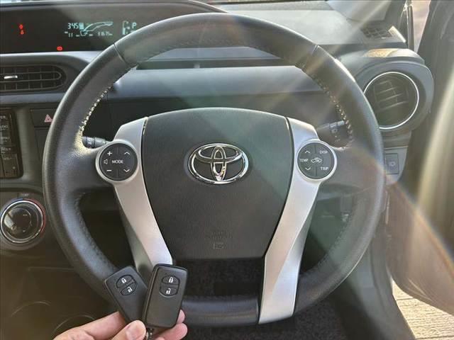 アクア Gブラックソフトレザーセレクション 後期 禁煙車 車検整備付 社外メモリナビ CD ETC エコアイドル エアコン パワステ パワーウィンドウ ヘッドライトレベライザー WSRSエアバッグ Rガラスフィルム施工 マットバイザー(7枚目)