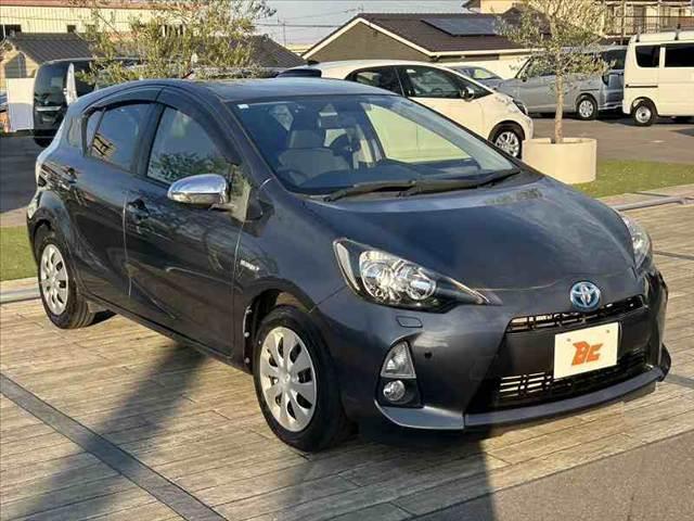 アクア Gブラックソフトレザーセレクション 後期 禁煙車 車検整備付 社外メモリナビ CD ETC エコアイドル エアコン パワステ パワーウィンドウ ヘッドライトレベライザー WSRSエアバッグ Rガラスフィルム施工 マットバイザー(10枚目)