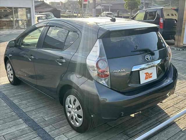 アクア Gブラックソフトレザーセレクション 後期 禁煙車 車検整備付 社外メモリナビ CD ETC エコアイドル エアコン パワステ パワーウィンドウ ヘッドライトレベライザー WSRSエアバッグ Rガラスフィルム施工 マットバイザー(14枚目)