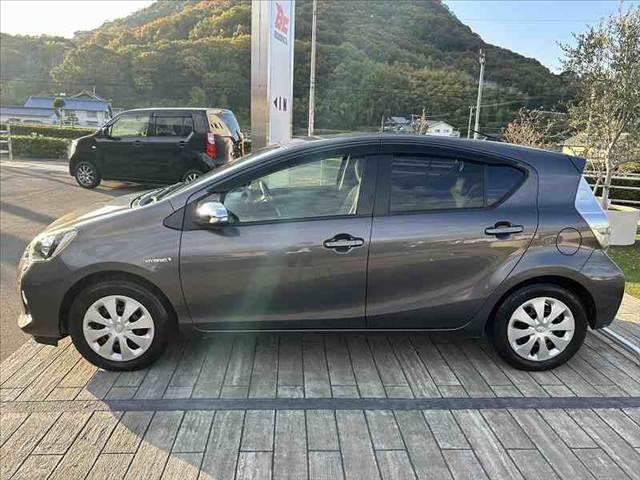 アクア Gブラックソフトレザーセレクション 後期 禁煙車 車検整備付 社外メモリナビ CD ETC エコアイドル エアコン パワステ パワーウィンドウ ヘッドライトレベライザー WSRSエアバッグ Rガラスフィルム施工 マットバイザー(15枚目)