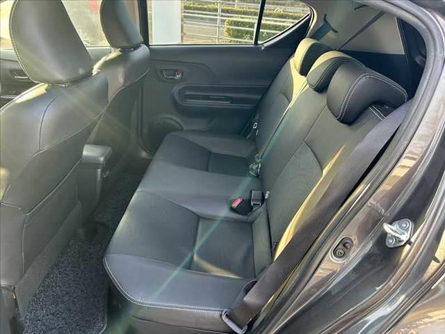 アクア Gブラックソフトレザーセレクション 後期 禁煙車 車検整備付 社外メモリナビ CD ETC エコアイドル エアコン パワステ パワーウィンドウ ヘッドライトレベライザー WSRSエアバッグ Rガラスフィルム施工 マットバイザー(18枚目)