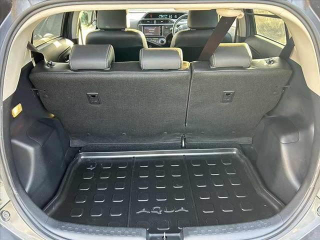 アクア Gブラックソフトレザーセレクション 後期 禁煙車 車検整備付 社外メモリナビ CD ETC エコアイドル エアコン パワステ パワーウィンドウ ヘッドライトレベライザー WSRSエアバッグ Rガラスフィルム施工 マットバイザー(20枚目)