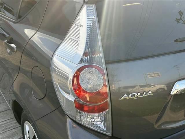 アクア Gブラックソフトレザーセレクション 後期 禁煙車 車検整備付 社外メモリナビ CD ETC エコアイドル エアコン パワステ パワーウィンドウ ヘッドライトレベライザー WSRSエアバッグ Rガラスフィルム施工 マットバイザー(35枚目)
