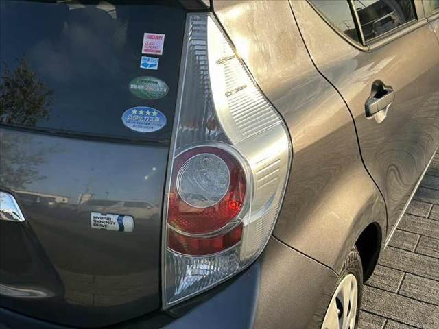 アクア Gブラックソフトレザーセレクション 後期 禁煙車 車検整備付 社外メモリナビ CD ETC エコアイドル エアコン パワステ パワーウィンドウ ヘッドライトレベライザー WSRSエアバッグ Rガラスフィルム施工 マットバイザー(36枚目)