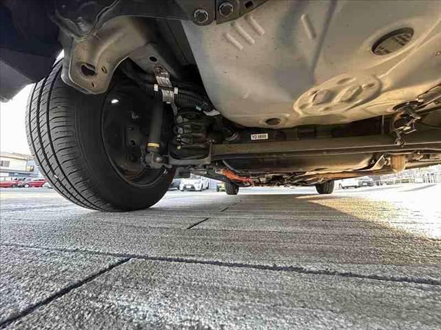 アクア Gブラックソフトレザーセレクション 後期 禁煙車 車検整備付 社外メモリナビ CD ETC エコアイドル エアコン パワステ パワーウィンドウ ヘッドライトレベライザー WSRSエアバッグ Rガラスフィルム施工 マットバイザー(43枚目)