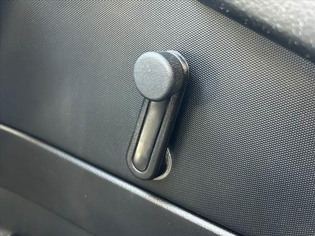 プロボックス DX 車検整備付 後期 AM/FMラジオ 時間調整式間欠前後ワイパー ヘッドライトレベライザー シートリフター ACソケット 電動ミラー サイドバイザー マット オートライト 横滑り防止 バックドアロック(25枚目)