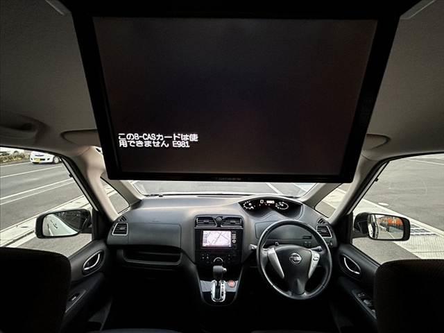 セレナ ハイウェイスターＶ　アーバンクロム　禁煙車　フリップダウンモニター　両側電動スライドドア　ナビ　フルセグ　バックモニター　ＨＩＤオートライト　クルコン　プッシュスタート　スマートキー　アイドリングストップ　フォグランプ　電格ミラー（2枚目）