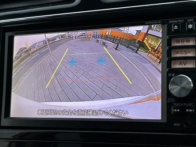 セレナ ハイウェイスターＶ　アーバンクロム　禁煙車　フリップダウンモニター　両側電動スライドドア　ナビ　フルセグ　バックモニター　ＨＩＤオートライト　クルコン　プッシュスタート　スマートキー　アイドリングストップ　フォグランプ　電格ミラー（4枚目）