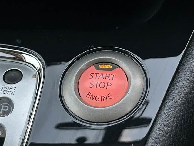 セレナ ハイウェイスターＶ　アーバンクロム　禁煙車　フリップダウンモニター　両側電動スライドドア　ナビ　フルセグ　バックモニター　ＨＩＤオートライト　クルコン　プッシュスタート　スマートキー　アイドリングストップ　フォグランプ　電格ミラー（7枚目）