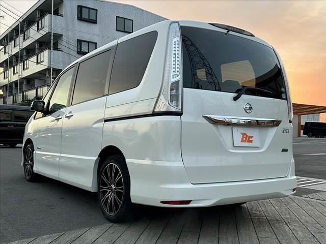 セレナ ハイウェイスターＶ　アーバンクロム　禁煙車　フリップダウンモニター　両側電動スライドドア　ナビ　フルセグ　バックモニター　ＨＩＤオートライト　クルコン　プッシュスタート　スマートキー　アイドリングストップ　フォグランプ　電格ミラー（13枚目）