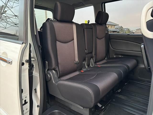 セレナ ハイウェイスターＶ　アーバンクロム　禁煙車　フリップダウンモニター　両側電動スライドドア　ナビ　フルセグ　バックモニター　ＨＩＤオートライト　クルコン　プッシュスタート　スマートキー　アイドリングストップ　フォグランプ　電格ミラー（19枚目）