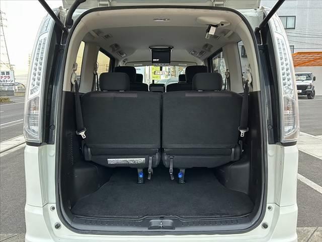 セレナ ハイウェイスターＶ　アーバンクロム　禁煙車　フリップダウンモニター　両側電動スライドドア　ナビ　フルセグ　バックモニター　ＨＩＤオートライト　クルコン　プッシュスタート　スマートキー　アイドリングストップ　フォグランプ　電格ミラー（20枚目）