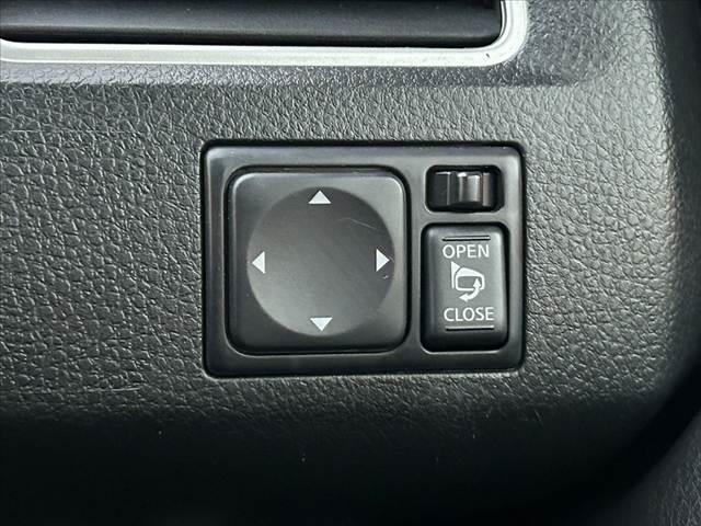 セレナ ハイウェイスターＶ　アーバンクロム　禁煙車　フリップダウンモニター　両側電動スライドドア　ナビ　フルセグ　バックモニター　ＨＩＤオートライト　クルコン　プッシュスタート　スマートキー　アイドリングストップ　フォグランプ　電格ミラー（24枚目）