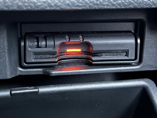 セレナ ハイウェイスターＶ　アーバンクロム　禁煙車　フリップダウンモニター　両側電動スライドドア　ナビ　フルセグ　バックモニター　ＨＩＤオートライト　クルコン　プッシュスタート　スマートキー　アイドリングストップ　フォグランプ　電格ミラー（26枚目）