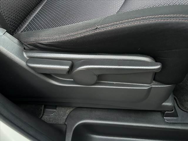 セレナ ハイウェイスターＶ　アーバンクロム　禁煙車　フリップダウンモニター　両側電動スライドドア　ナビ　フルセグ　バックモニター　ＨＩＤオートライト　クルコン　プッシュスタート　スマートキー　アイドリングストップ　フォグランプ　電格ミラー（28枚目）