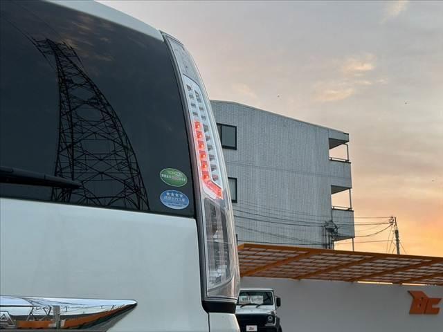 セレナ ハイウェイスターＶ　アーバンクロム　禁煙車　フリップダウンモニター　両側電動スライドドア　ナビ　フルセグ　バックモニター　ＨＩＤオートライト　クルコン　プッシュスタート　スマートキー　アイドリングストップ　フォグランプ　電格ミラー（33枚目）