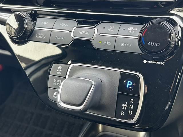 アクア Z 禁煙車 セーフティセンス BSM パノラマM オートLED 10.5インチディスプレイ BT ステリモ ETC ドラレコ スマートキーX2 純正15AW レーダークルーズ チルトステア シートリフター(5枚目)