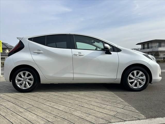 アクア Z 禁煙車 セーフティセンス BSM パノラマM オートLED 10.5インチディスプレイ BT ステリモ ETC ドラレコ スマートキーX2 純正15AW レーダークルーズ チルトステア シートリフター(12枚目)