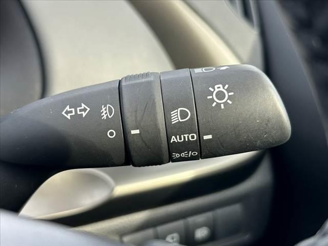 アクア Z 禁煙車 セーフティセンス BSM パノラマM オートLED 10.5インチディスプレイ BT ステリモ ETC ドラレコ スマートキーX2 純正15AW レーダークルーズ チルトステア シートリフター(22枚目)