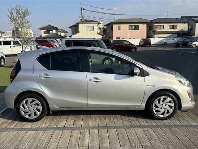 アクア S 中期 禁煙車 車検整備付 純正CDオーディオ キーレス ETC ドラレコ 電格ミラーウインカー チルトステア シートリフター プライバシーガラス フォグ ヘッドライトレベライザー 横滑り防止(11枚目)