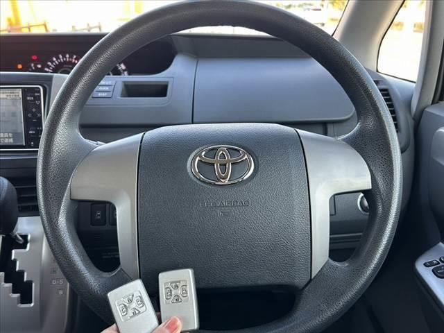 ノア S 禁煙車 車検整備付 両側電動スライドドア フリップダウンモニター 純正ナビ バックモニター 地デジ DVD再生 プッシュスタート スマートキー2ケ 電格ミラー ETC ウィンカーミラー 禁煙車 マット(6枚目)