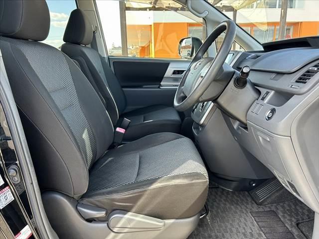 ノア S 禁煙車 車検整備付 両側電動スライドドア フリップダウンモニター 純正ナビ バックモニター 地デジ DVD再生 プッシュスタート スマートキー2ケ 電格ミラー ETC ウィンカーミラー 禁煙車 マット(16枚目)