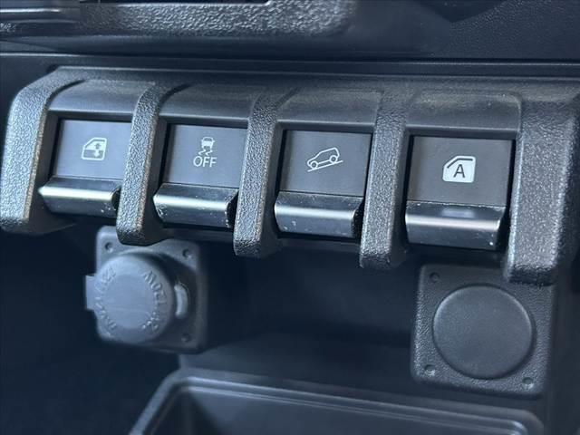 ジムニー XG 禁煙車 5MT 4WD 社外SDナビ フルセグ BT DVD キーレス スペアキー 横滑り防止 チルトステア ヨコハマ製マッドタイヤ サイドカーテンエアB マット プライバシーガラス レベライザー(7枚目)