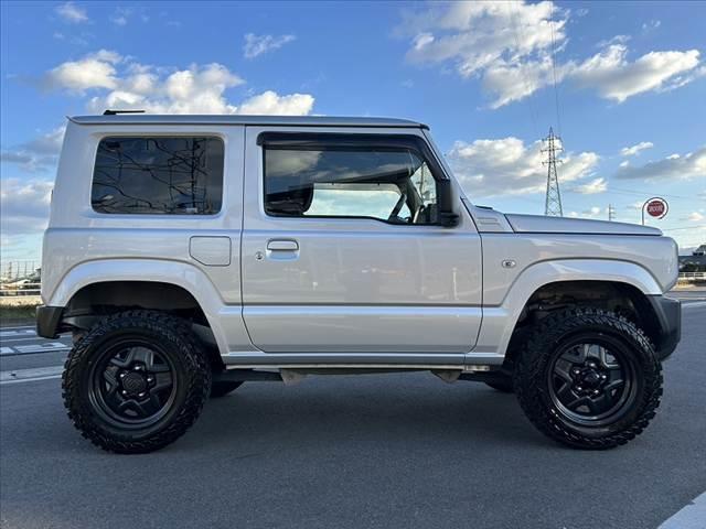 ジムニー XG 禁煙車 5MT 4WD 社外SDナビ フルセグ BT DVD キーレス スペアキー 横滑り防止 チルトステア ヨコハマ製マッドタイヤ サイドカーテンエアB マット プライバシーガラス レベライザー(12枚目)