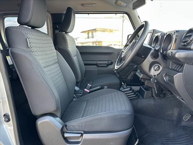 ジムニー XG 禁煙車 5MT 4WD 社外SDナビ フルセグ BT DVD キーレス スペアキー 横滑り防止 チルトステア ヨコハマ製マッドタイヤ サイドカーテンエアB マット プライバシーガラス レベライザー(16枚目)