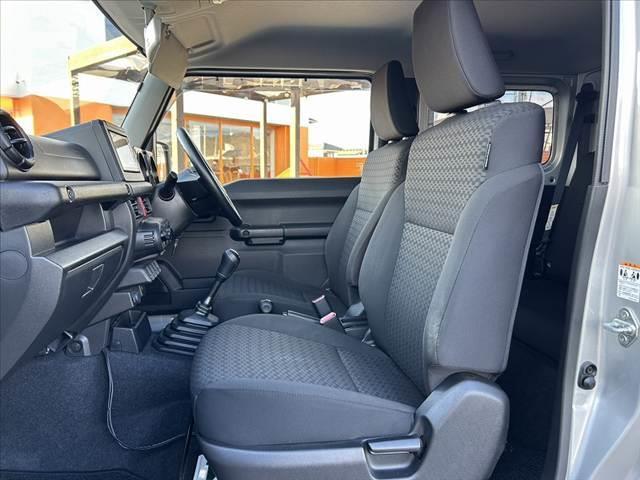 ジムニー XG 禁煙車 5MT 4WD 社外SDナビ フルセグ BT DVD キーレス スペアキー 横滑り防止 チルトステア ヨコハマ製マッドタイヤ サイドカーテンエアB マット プライバシーガラス レベライザー(17枚目)