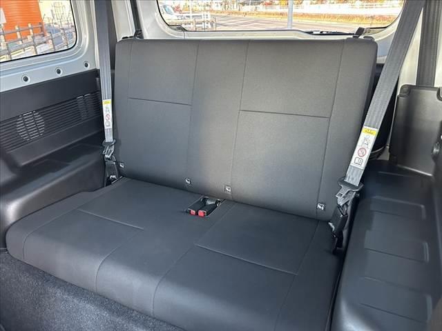 ジムニー XG 禁煙車 5MT 4WD 社外SDナビ フルセグ BT DVD キーレス スペアキー 横滑り防止 チルトステア ヨコハマ製マッドタイヤ サイドカーテンエアB マット プライバシーガラス レベライザー(18枚目)