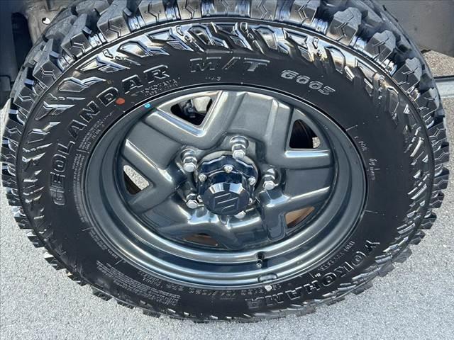 ジムニー XG 禁煙車 5MT 4WD 社外SDナビ フルセグ BT DVD キーレス スペアキー 横滑り防止 チルトステア ヨコハマ製マッドタイヤ サイドカーテンエアB マット プライバシーガラス レベライザー(33枚目)