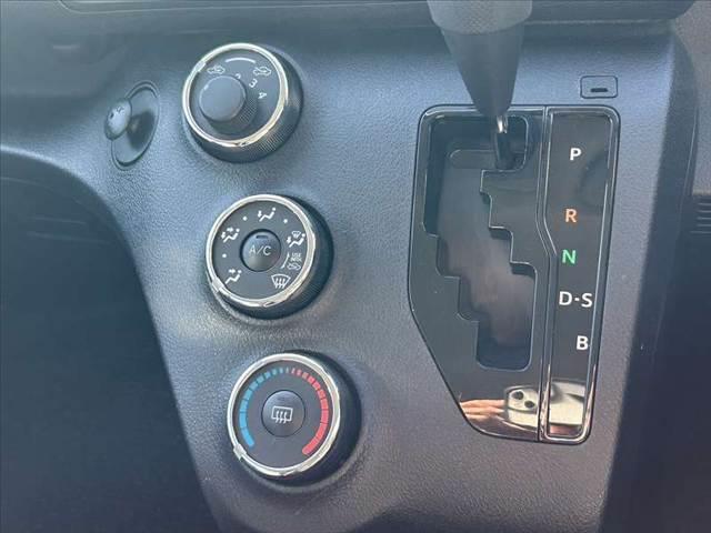 シエンタ X Vパッケージ 禁煙 車検整備付 純正SDナビ 地デジ バックモニター ETC キーレス アイドリングストップ 両側スライド 電格ミラーウインカー チルトステア シートリフター ACソケット 横滑り防止 SRSエアB(4枚目)