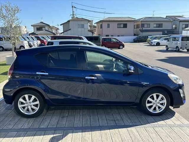 アクア Ｓスタイルブラック　中期　車検整備付　セーフティセンスＣ　オートＬＥＤヘッド＆フォグ　ＥＴＣ　シートヒーター　純１５ＡＷ　スマートキー　純正ＳＤナビ　フルセグ　ＢＴ　ＤＶＤ　ステリモ　Ｂカメラ　チルトステア　シートリフタ（11枚目）