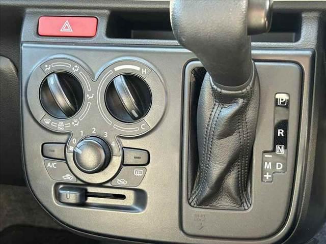 アルト ＶＰ　禁煙車　車検整備付　５ＡＧＳ　エアコン　パワステ　キーレス　スペアキー　ヘッドライトレベライザー　シガーソケット　純正セキュリティアラーム　ラジオチューナー　フロアマット　ドアバイザー　ＷＳＲＳエアＢ（4枚目）