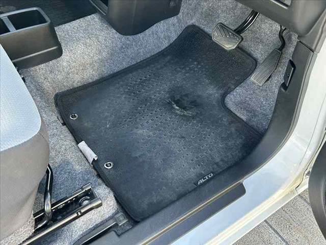 アルト ＶＰ　禁煙車　車検整備付　５ＡＧＳ　エアコン　パワステ　キーレス　スペアキー　ヘッドライトレベライザー　シガーソケット　純正セキュリティアラーム　ラジオチューナー　フロアマット　ドアバイザー　ＷＳＲＳエアＢ（22枚目）